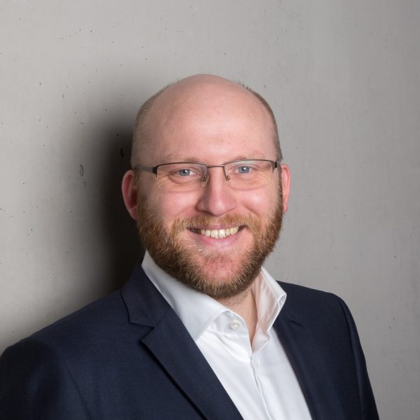 Henning_Mönster_publicimaging Portrait with grey background of Henning Moenster