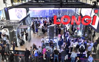 Messestand Longi auf der Intersolar 2023 von oben