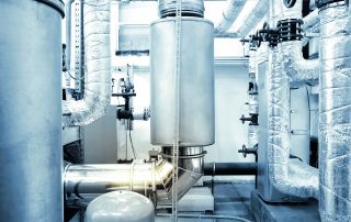 Blockheizkraftwerk in einem Innenraum