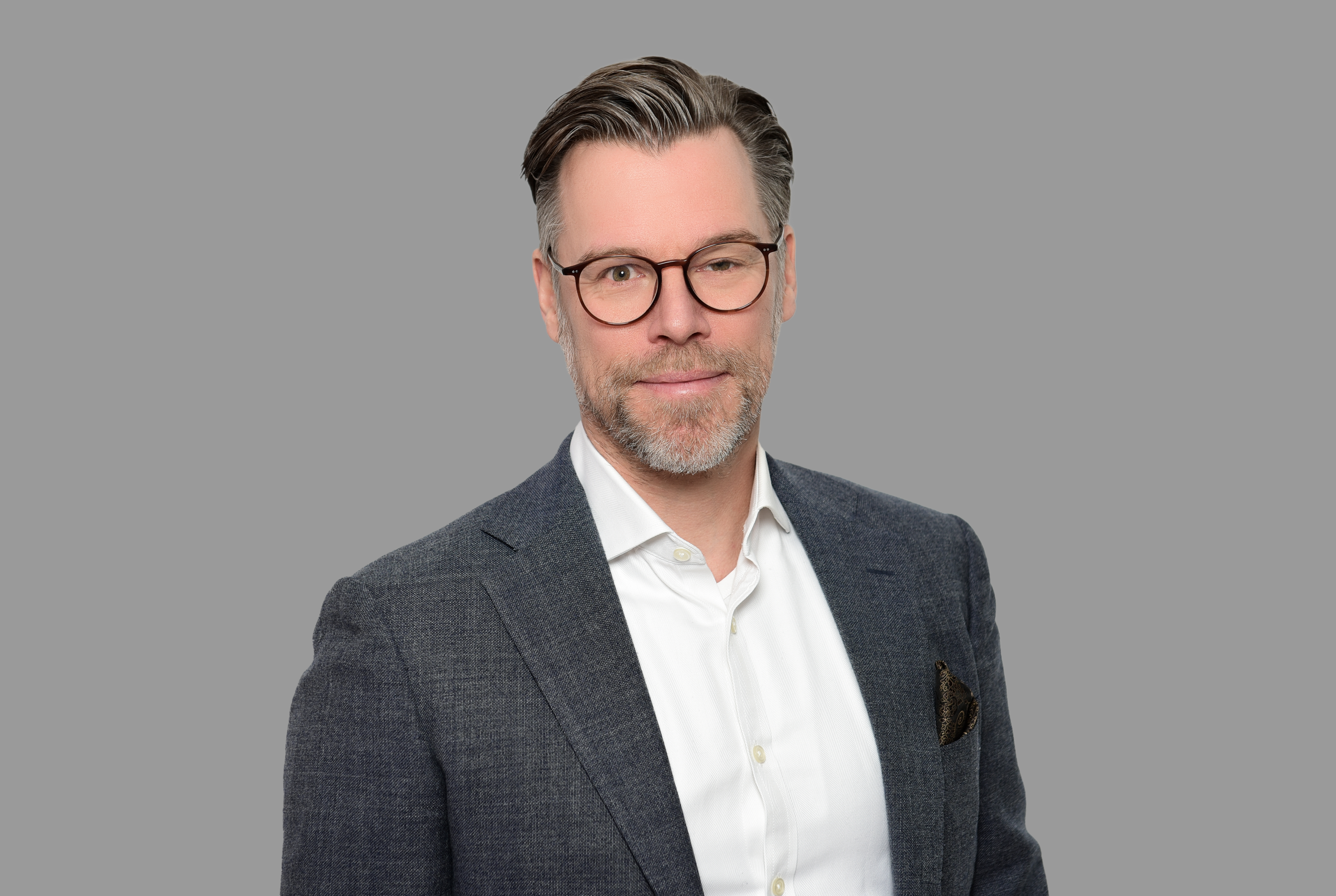 Luana AG Andre Schallert Portrait with grey background of Andre Schallert