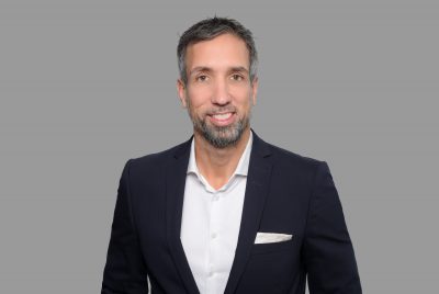 Portrait with grey background of Marcus Florek